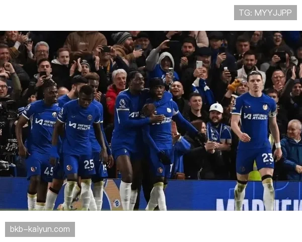 通讯：雨战中的意志较量，狼队与卢顿为保级关键一分拼尽全力